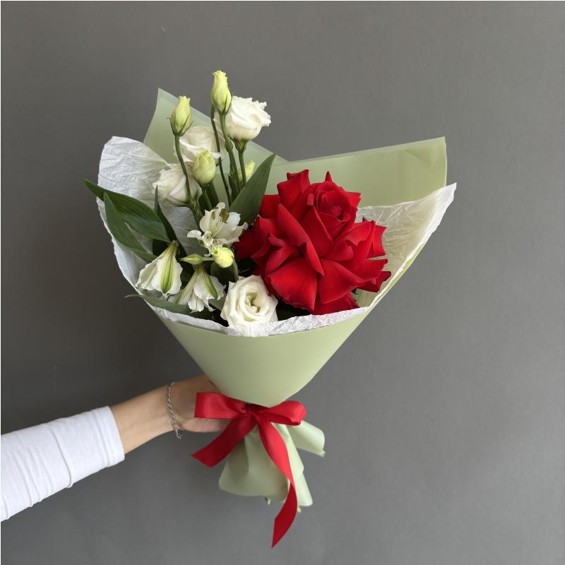 Букет с розой, эустомой и альстромерией 09384