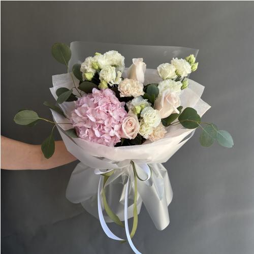 Букет из роз, гортензии и эустомы 09373